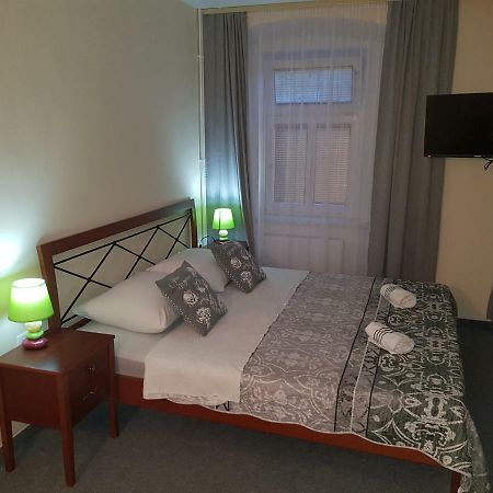 Elg Rooms โพสโตยนา ภายนอก รูปภาพ