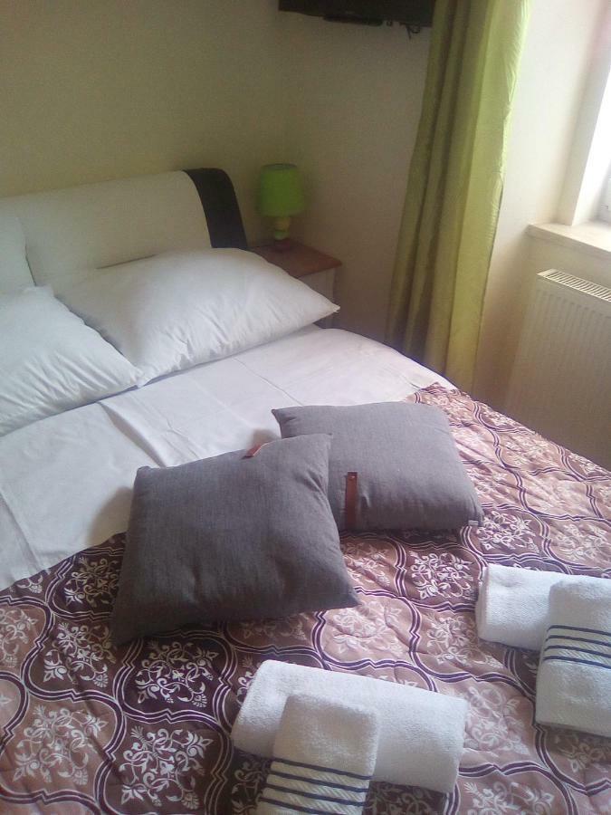 Elg Rooms โพสโตยนา ภายนอก รูปภาพ