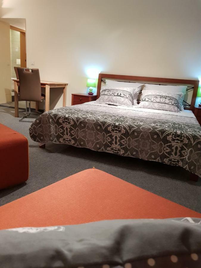 Elg Rooms โพสโตยนา ภายนอก รูปภาพ