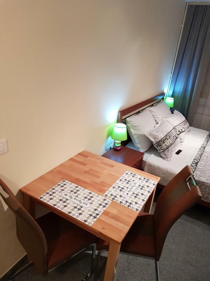 Elg Rooms โพสโตยนา ภายนอก รูปภาพ