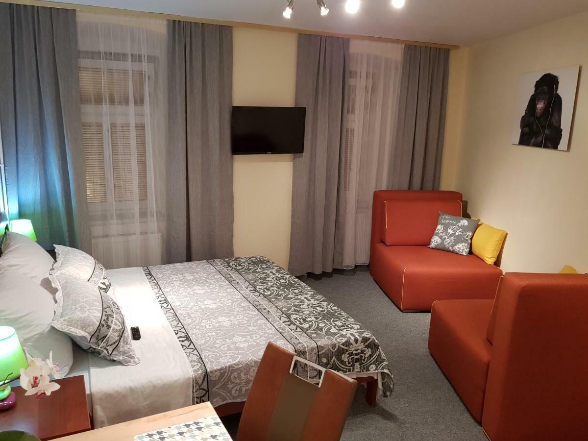 Elg Rooms โพสโตยนา ภายนอก รูปภาพ