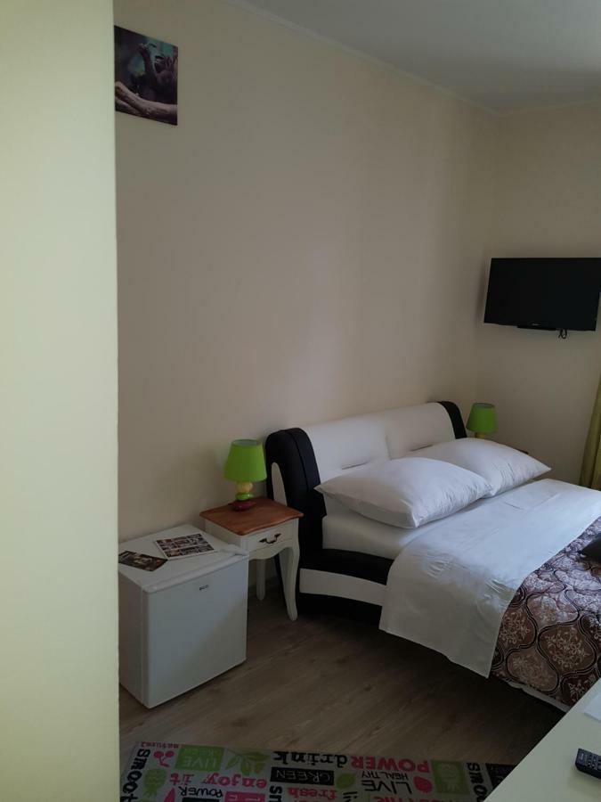 Elg Rooms โพสโตยนา ภายนอก รูปภาพ