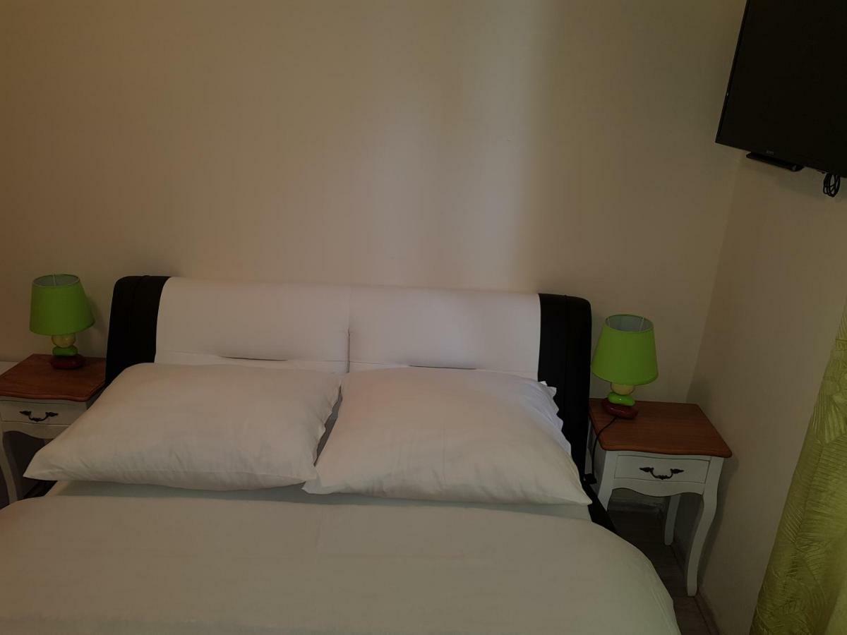 Elg Rooms โพสโตยนา ภายนอก รูปภาพ