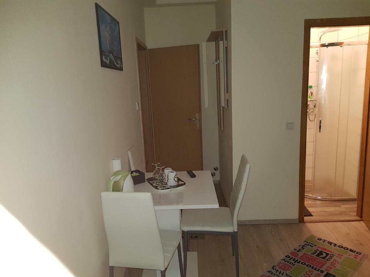 Elg Rooms โพสโตยนา ภายนอก รูปภาพ