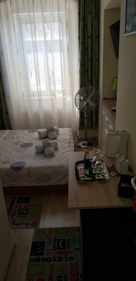Elg Rooms โพสโตยนา ภายนอก รูปภาพ