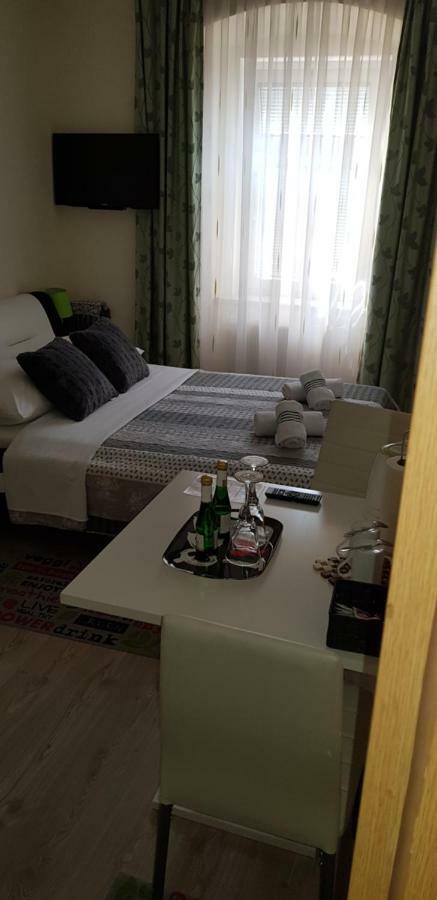 Elg Rooms โพสโตยนา ภายนอก รูปภาพ