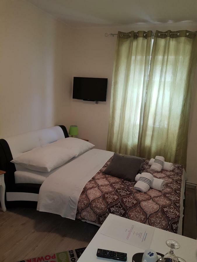 Elg Rooms โพสโตยนา ภายนอก รูปภาพ
