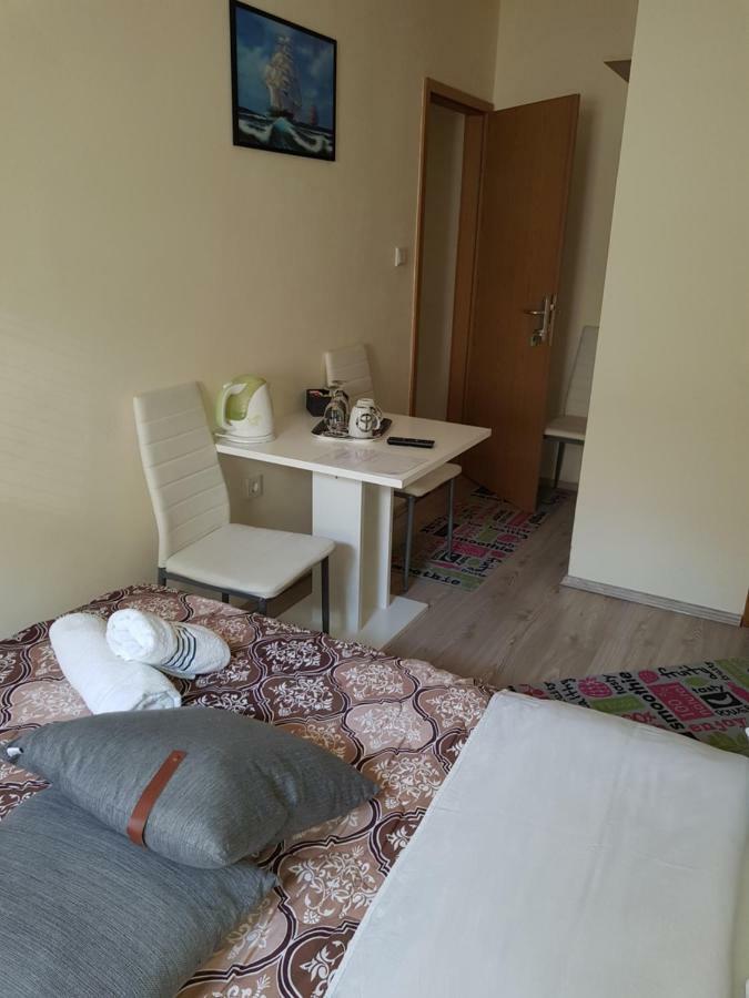 Elg Rooms โพสโตยนา ภายนอก รูปภาพ