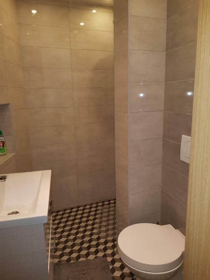 Elg Rooms โพสโตยนา ภายนอก รูปภาพ