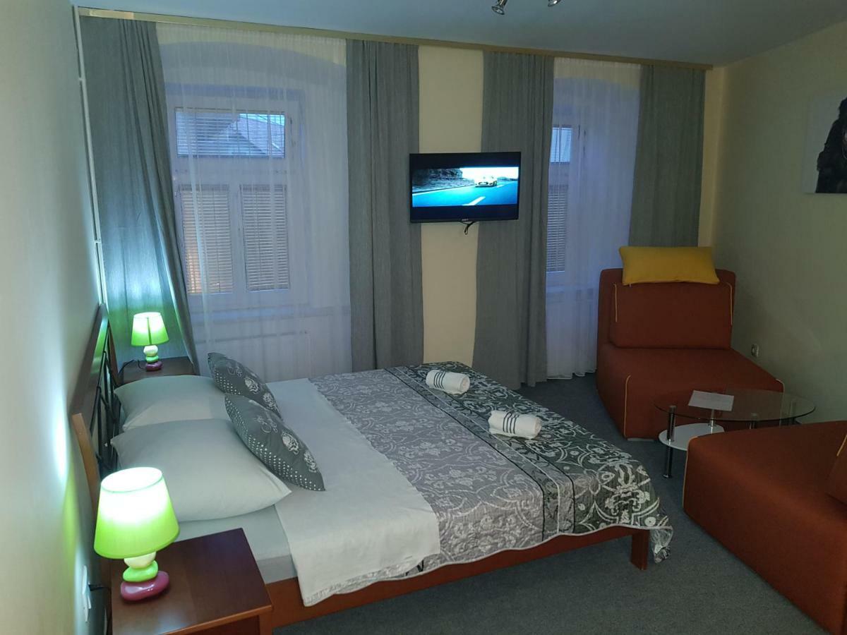 Elg Rooms โพสโตยนา ภายนอก รูปภาพ