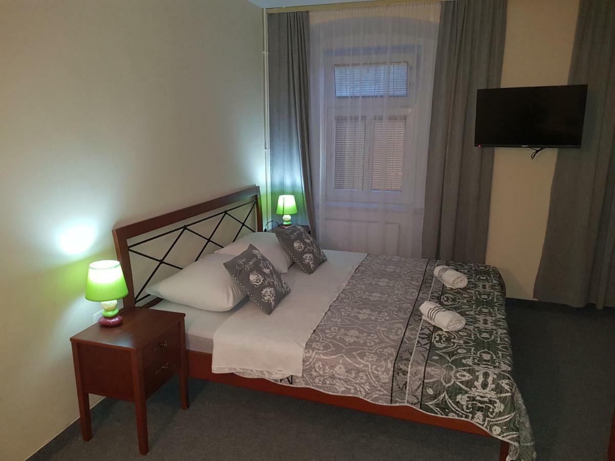Elg Rooms โพสโตยนา ภายนอก รูปภาพ