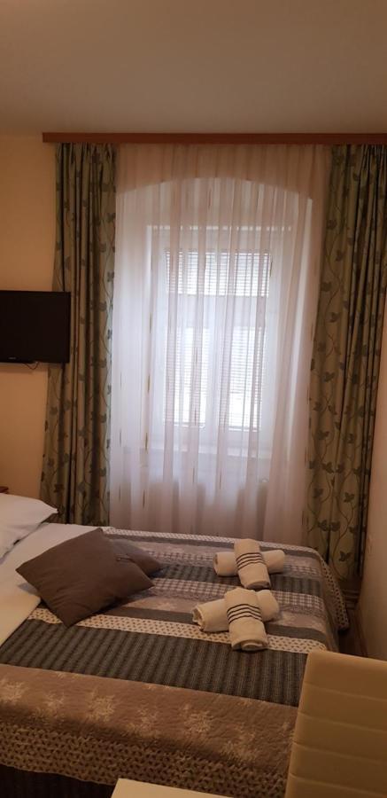Elg Rooms โพสโตยนา ภายนอก รูปภาพ